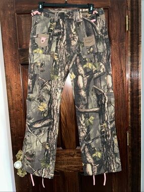 Camouflage Cargo Hunting Pants with Pink Accents - Women XL